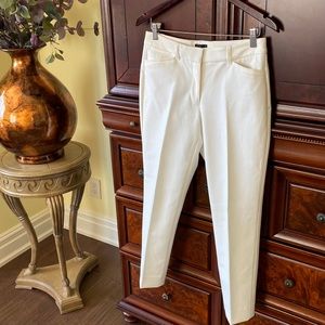 BEAUTIFUL White House Black Market Capris!  EUC!  Size 6P.